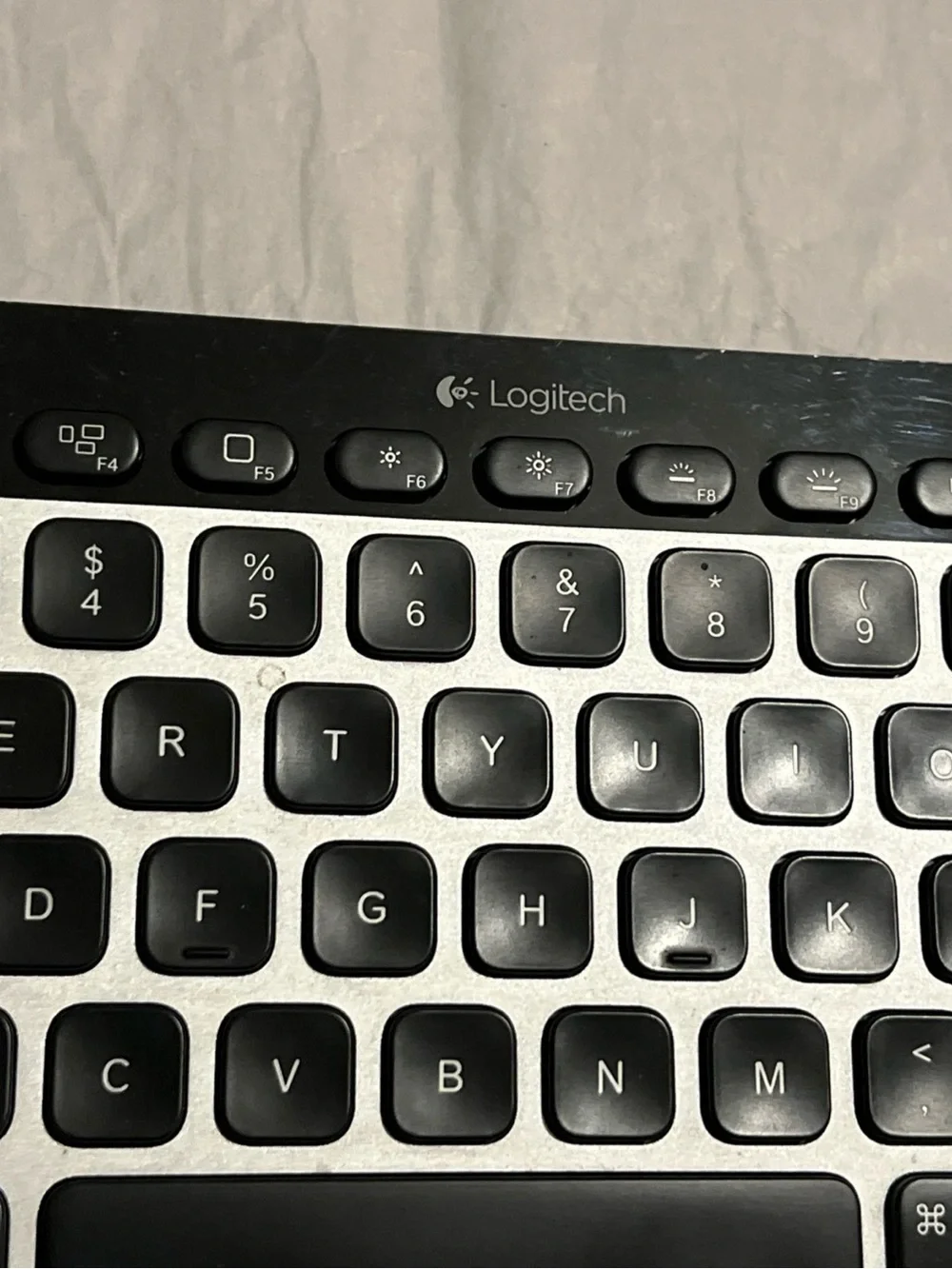 Logitech Backlit Wireless Keyboard - Black and Silver K811